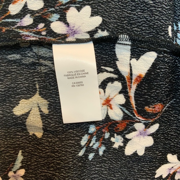 Reitmans Black with Floral Patterned Dress with Gathered Ruffled Bottom -Size XL - Picture 4 of 4